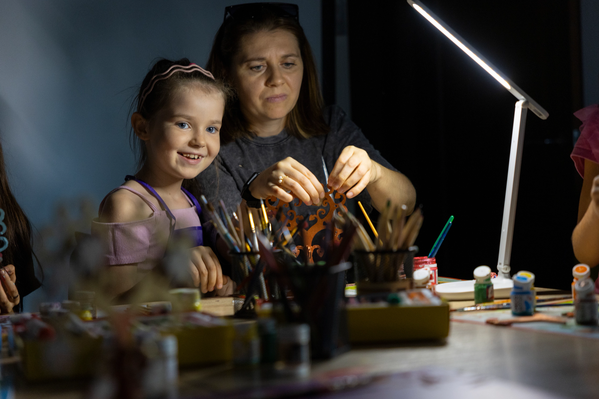 A family attends an art therapy session during a blackout.