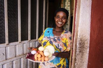 All over the world, people like Meseret in Ethiopia want to feed their families healthy and nutritious meals. How do we help them thrive? Photo: Sean Sheridan for Mercy Corps