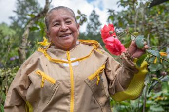 Lida Esperanza Camayo, 60, is a beekeeper and participant in Mercy Corps’ “Something New” program, which supports farmers with coffee harvesting and production, entrepreneurship projects, and land titling.