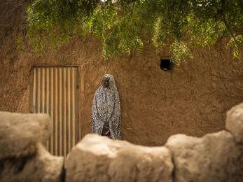 A person standing against a wall in niger.