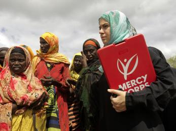 Mercy corps staff member jasmine avgerakis with refugees in baidoa, somalia.