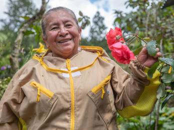 Lida esperanza camayo, 60, is a beekeeper and participant in mercy corps’ “something new” program, which supports farmers with coffee harvesting and production, entrepreneurship projects, and land titling.